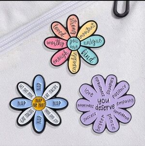 🆕️🌸 INSPIRATIONAL DAISY PINS - SET OF 3🌸